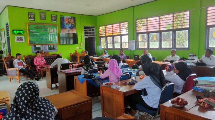 MIN 3 Tebo Gelar Rapat Pembagian Tugas Guru dan Staf di Hari Pertama Masuk Madrasah Semester Genap Tahun Ajaran 2025/2026