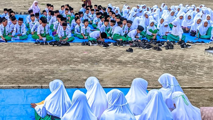 Semangat Muhadhoroh Siswa MIN 4 Tebo di Pagi yang Terik