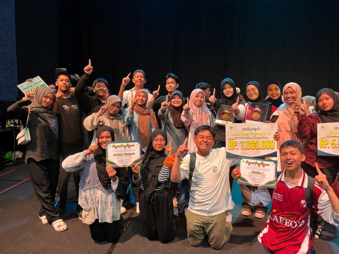 Tim Tata Rias Teater Alief Apresiasi Performa Gemilang Maharani dan Mutya di Festival Teater Remaja 2025 Tim Tata Rias Teater Alief Apresiasi Performa Gemilang Maharani dan Mutya di Festival Teater Remaja 2025