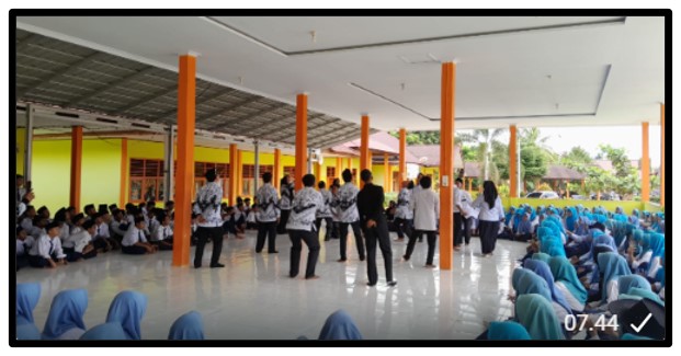 Semarak HUT Hari Guru Nasional, Kelompok Waka Humas Sabet Juara Lomba Estafet Gelas di MTsN 1 Tebo Semarak HUT Hari Guru Nasional, Kelompok Waka Humas Sabet Juara Lomba Estafet Gelas di MTsN 1 Tebo