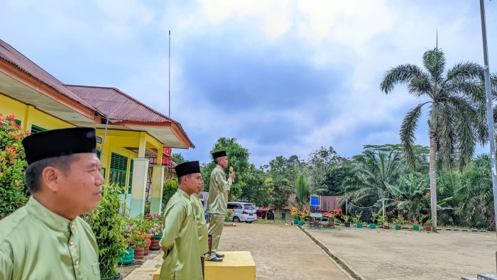 Amanat Upacara HGN MIN 4 Tebo: Hadiah Terindah bagi Guru adalah Kesungguhan Siswa Menjadi Pembelajar Sejati Amanat Upacara HGN MIN 4 Tebo: Hadiah Terindah bagi Guru adalah Kesungguhan Siswa Menjadi Pembelajar Sejati