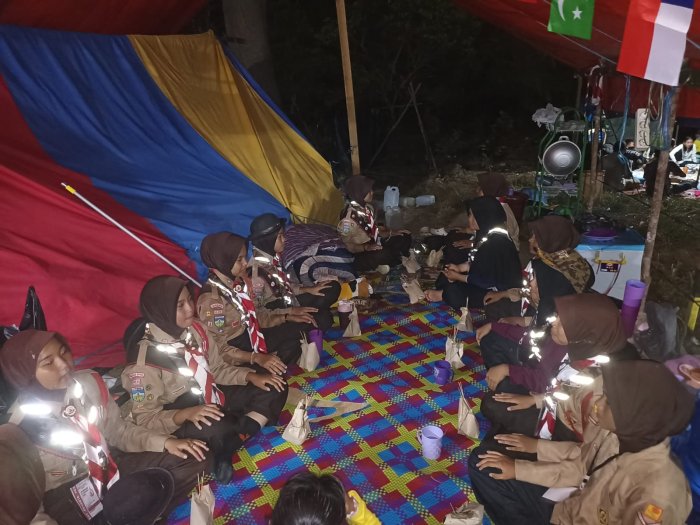 Anggota Pramuka MTsN 2 Bungo Gelar Makan Malam Bersama Anggota Pramuka MTsN 2 Bungo Gelar Makan Malam Bersama