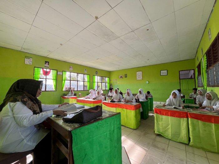 Siswa MAN 2 Bungo Pelajari Syariat Islam Tentang Hudud dan Hikmahnya Bersama Ibu Hj. Nurhadisma, S.Ag Siswa MAN 2 Bungo Pelajari Syariat Islam Tentang Hudud dan Hikmahnya Bersama Ibu Hj. Nurhadisma, S.Ag