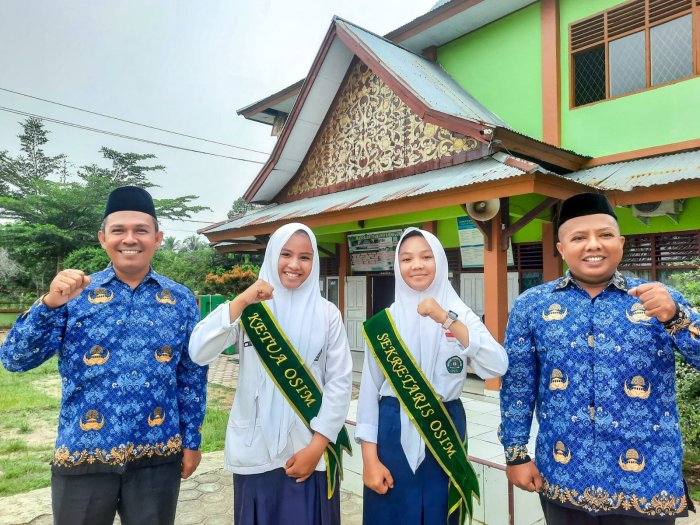 Sinergi Bagian Kesiswaan dan OSIM MTsN 1 Bungo dalam Memaknai Hari Sumpah Pemuda ke-97