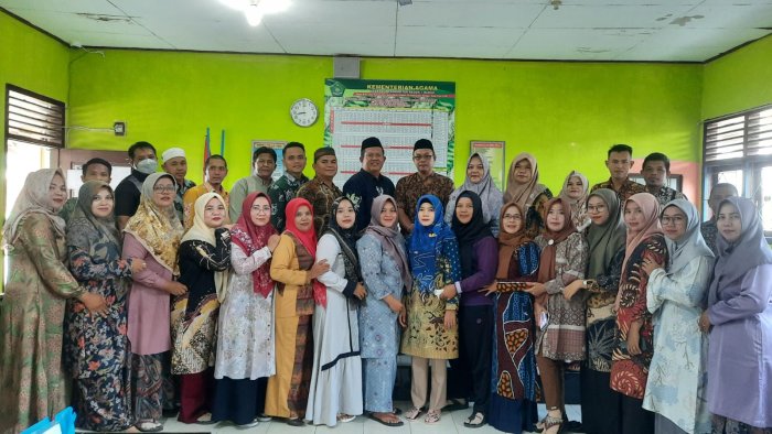 Indah dalam Kenangan: Kisah Kebersamaan Abadi Staf dan Guru MTsN 1 Bungo yang Kini Bertugas di Tempat Baru