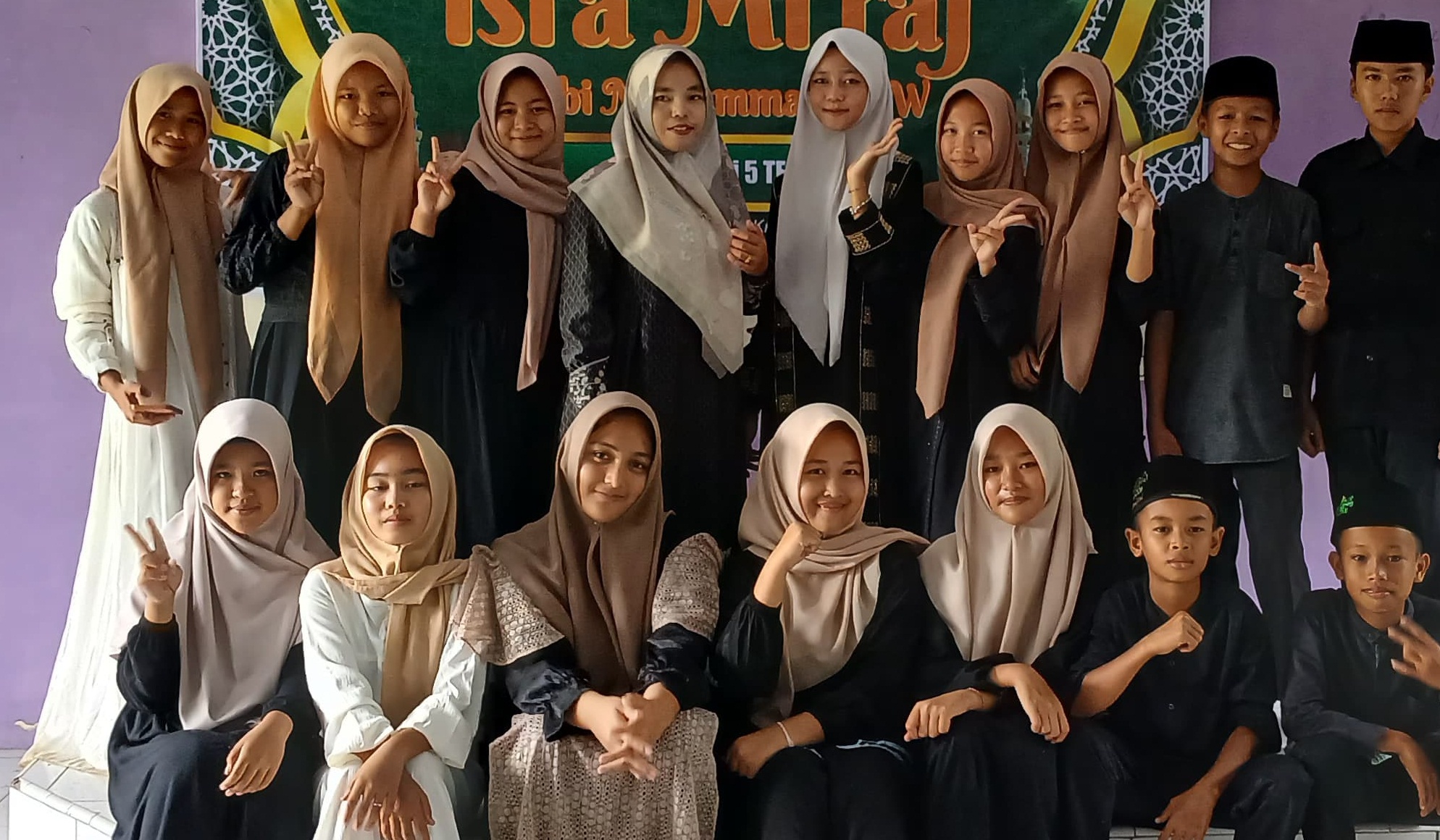KEPALA MADRASAH ADE MUSTHAFA, M.Pd APRESIASI KINERJA PEMBINA OSIM MTSN 5 TEBO KEPALA MADRASAH ADE MUSTHAFA, M.Pd APRESIASI KINERJA PEMBINA OSIM MTSN 5 TEBO