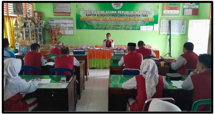 Pemantapan Akhir PKKM: Kepala MTsN 1 Tebo Pimpin Rapat Konsolidasi Seluruh Majelis Guru dan Karyawan