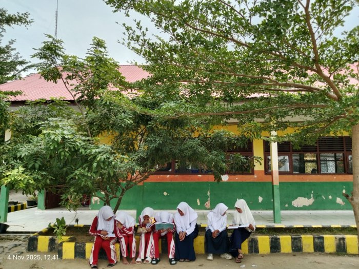 Ekoteologi Sangat Terasa di MTsN 1 Bungo: Madrasah Hijau Tanamkan Kesadaran Lingkungan Berbasis Agama Ekoteologi Sangat Terasa di MTsN 1 Bungo: Madrasah Hijau Tanamkan Kesadaran Lingkungan Berbasis Agama