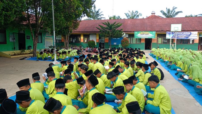 Siswa Kelas VII D MTsN 2 Bungo Pimpin Yasinan dan Tahlil Siswa Kelas VII D MTsN 2 Bungo Pimpin Yasinan dan Tahlil