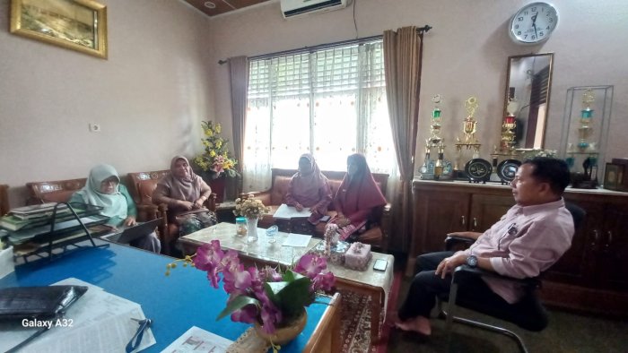 Kepala MAN 2 Bungo Bersama Wakil Kepala Madrasah Gelar Rapat Persiapan PHBI Kepala MAN 2 Bungo Bersama Wakil Kepala Madrasah Gelar Rapat Persiapan PHBI