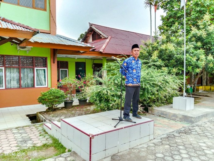 Pesan Waka Kesiswaan MTsN 1 Bungo: Junjung Tinggi Etika dan Adab sebagai Pemuda Pemudi Bangsa Pesan Waka Kesiswaan MTsN 1 Bungo: Junjung Tinggi Etika dan Adab sebagai Pemuda Pemudi Bangsa