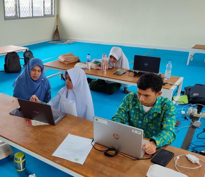 Naylah Putri Tekun Olah Data Usai Terjun ke Lapangan untuk KTI Naylah Putri Tekun Olah Data Usai Terjun ke Lapangan untuk KTI