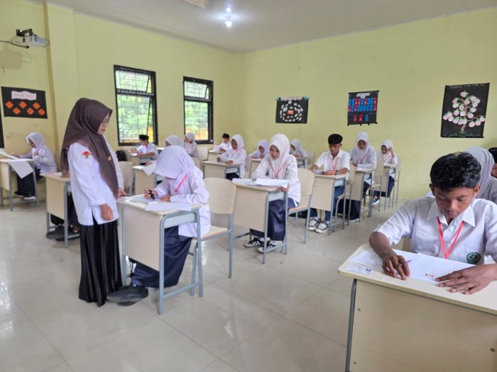 Hari Kedua Ujian Madrasah MTsN 1 Bungo Berjalan Lancar, Suasana Kondusif dan Tertib