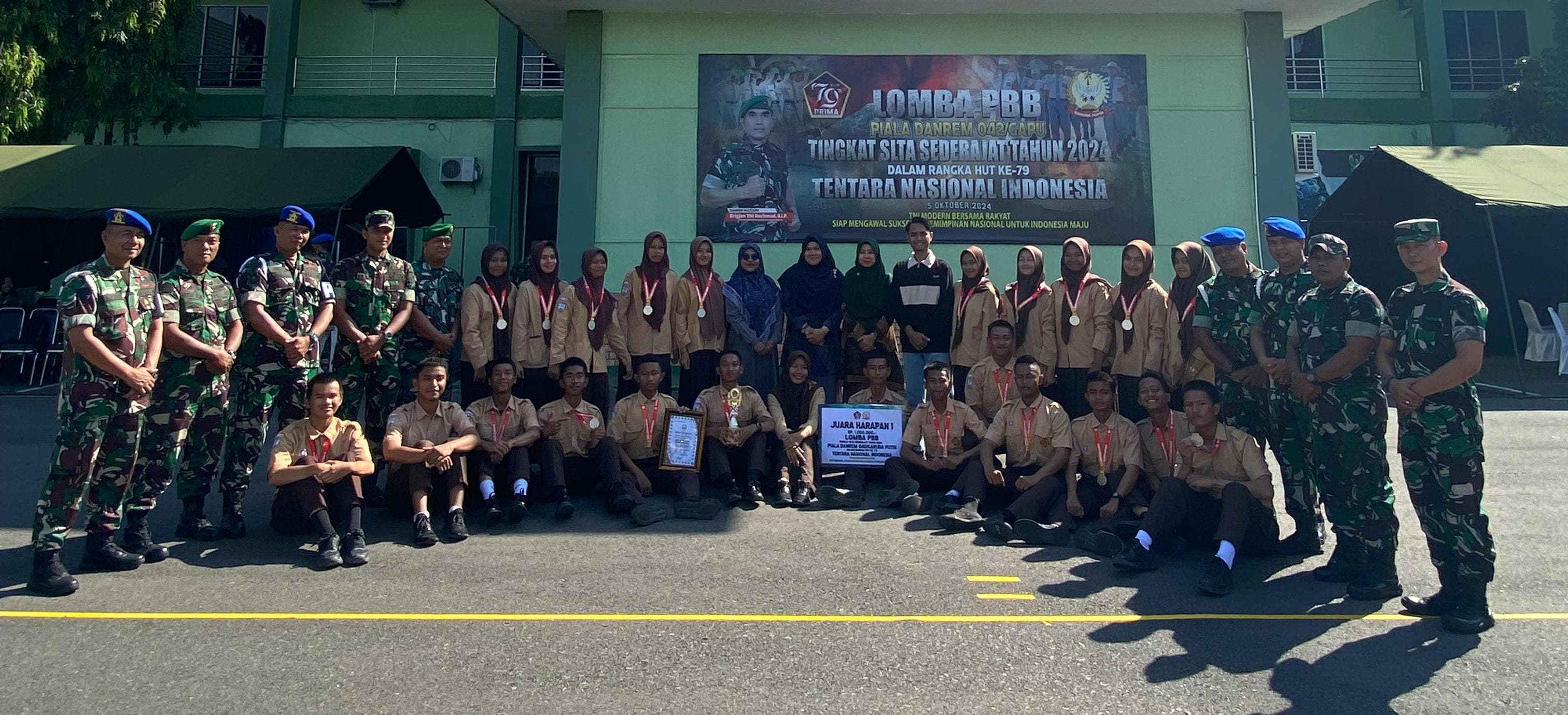 Paskib MAN 2 Kota Jambi Raih Juara Harapan I Lomba PBB Piala Danrem 042/GAPU Paskib MAN 2 Kota Jambi Raih Juara Harapan I Lomba PBB Piala Danrem 042/GAPU