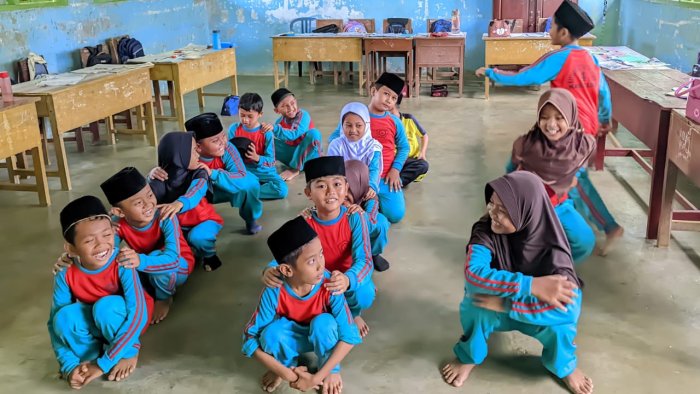 Game Lompat Jongkok Buktikan Siswa Kelas 3B MIN 4 Tebo Mampu Bedakan Biotik dan Abiotik Game Lompat Jongkok Buktikan Siswa Kelas 3B MIN 4 Tebo Mampu Bedakan Biotik dan Abiotik