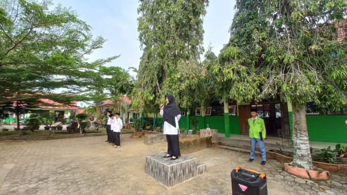Tegaskan Pentingnya Disiplin dan Tanggung Jawab, Ibu Ratna Sari, S.Pd.I Jadi Pembina Upacara di MAN 2 Bungo Tegaskan Pentingnya Disiplin dan Tanggung Jawab, Ibu Ratna Sari, S.Pd.I Jadi Pembina Upacara di MAN 2 Bungo