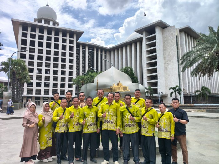 Usai OMI Nasional di Tangerang, Kepala MAN 2 Bungo Dra. Hj. Masniah, S.Pd Kunjungi Masjid Istiqlal Usai OMI Nasional di Tangerang, Kepala MAN 2 Bungo Dra. Hj. Masniah, S.Pd Kunjungi Masjid Istiqlal