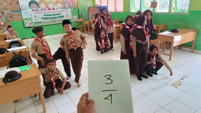 Belajar Pecahan dengan Games Buat Pembelajaran Matematika di Kelas 5B MIN 4 Tebo Makin Menyenangkan