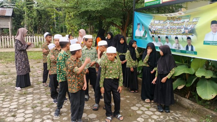 Siswa Siswi Ikuti Lomba Sambung Kata dalam Rangka Hari Guru Siswa Siswi Ikuti Lomba Sambung Kata dalam Rangka Hari Guru