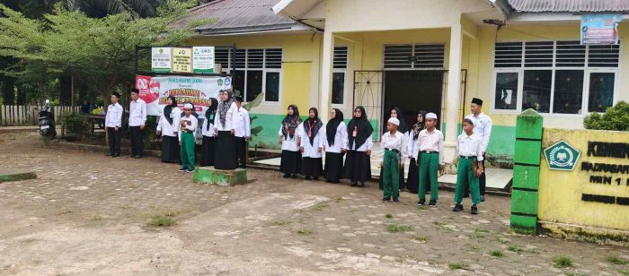 MIN 1 Muaro Jambi Gelar Upacara Pengibaran Bendera Merah Putih Pembina Upacara Ibu Mastura S. Pd MIN 1 Muaro Jambi Gelar Upacara Pengibaran Bendera Merah Putih Pembina Upacara Ibu Mastura S. Pd