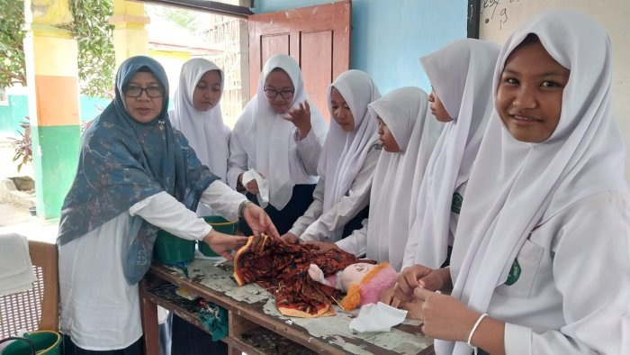 MTsN 2 Bungo Gelar Praktik Pengurusan Jenazah untuk Siswa Kelas IX.f MTsN 2 Bungo Gelar Praktik Pengurusan Jenazah untuk Siswa Kelas IX.f