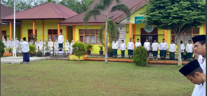 MTsN 1 TEBO PERINGATI HARI SANTRI NASIONAL DENGAN APEL KEBANGSAAN MTsN 1 TEBO PERINGATI HARI SANTRI NASIONAL DENGAN APEL KEBANGSAAN