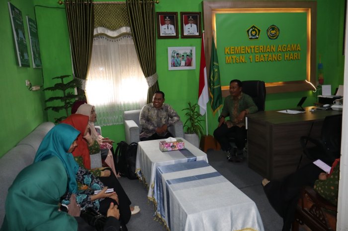 Sinergi Tingkatkan Mutu Kreativitas, MTsN 1 Batang Hari Gelar Rapat Matangkan Kegiatan Kokurikuler Kelas 7