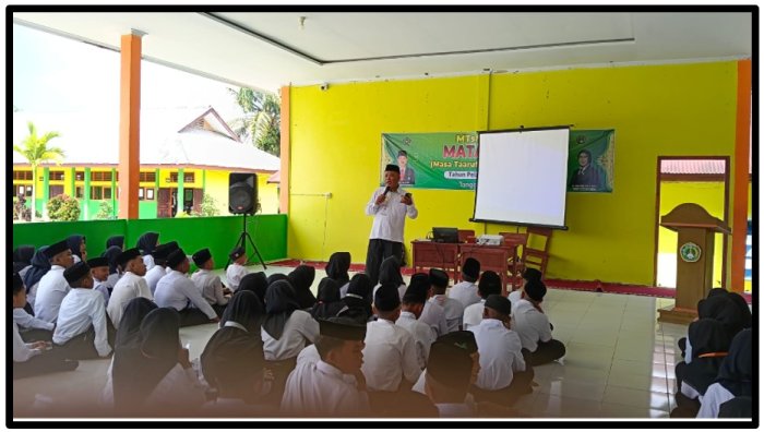 Guru MTsN 1 Tebo Jadi Pemateri dalam Kegiatan MATAMUDA di Aula Madrasah Guru MTsN 1 Tebo Jadi Pemateri dalam Kegiatan MATAMUDA di Aula Madrasah