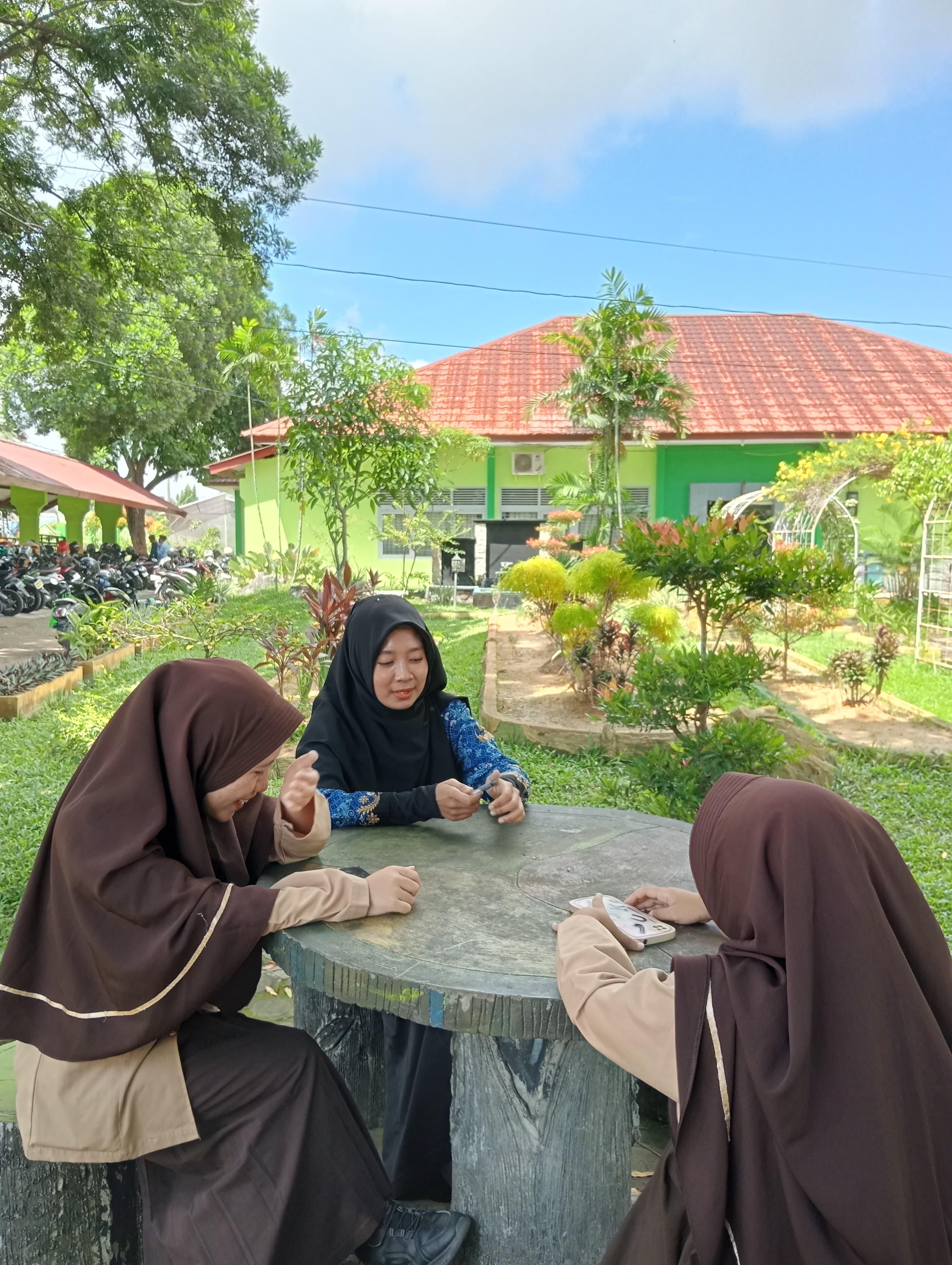 Tiga Tim KTI MAN 2 Kota Jambi Lolos ke Tahap Penelitian dalam Olimpiade Penelitian Siswa Indonesia Tiga Tim KTI MAN 2 Kota Jambi Lolos ke Tahap Penelitian dalam Olimpiade Penelitian Siswa Indonesia