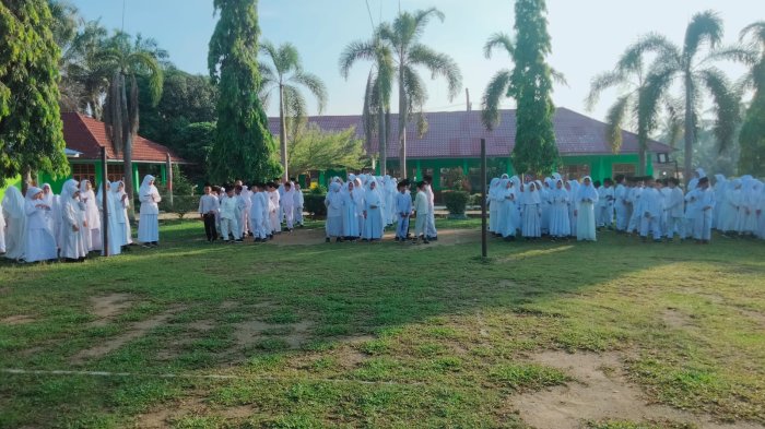 Suasana Cerah Penuh Semangat: Siswa Min 3 Tebo Lantunkan Sholawat Usai Lebaran