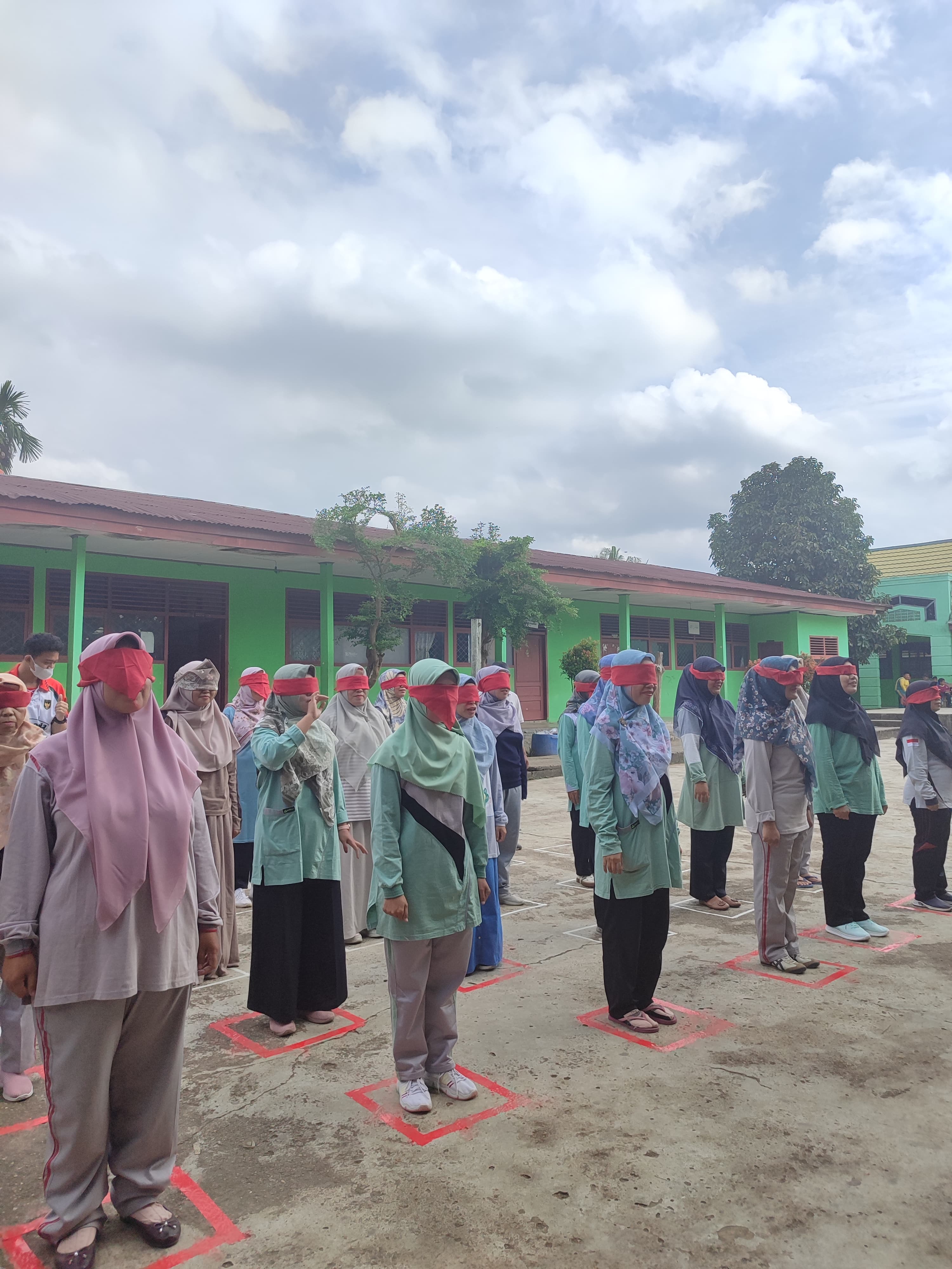 MERIAH! PERINGATAN HUT KE-80 RI DI MTs NEGERI 1 KOTA JAMBI DIISI DENGAN LOMBA SERU UNTUK GURU MERIAH! PERINGATAN HUT KE-80 RI DI MTs NEGERI 1 KOTA JAMBI DIISI DENGAN LOMBA SERU UNTUK GURU