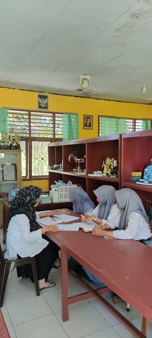 3  ORANG SISWA MAN 2 TEBO SEMANGAT MENGIKUTI BIMBINGAN OMI