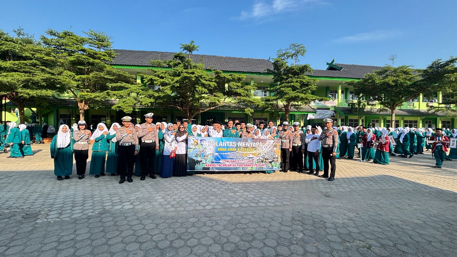 Kompol Roslinda: Upacara Terbaik dan Seruan Menjadi Pelopor Keselamatan Lalu Lintas di MAN 2 Kota Jambi