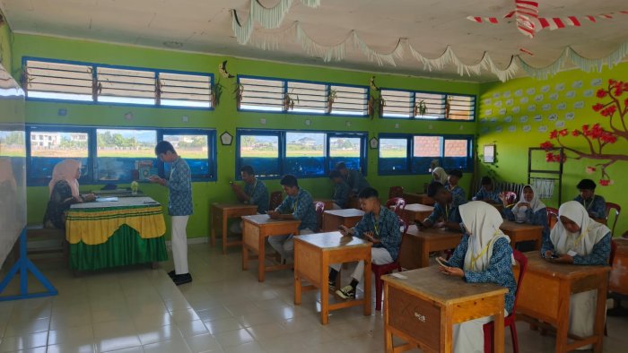 Pelaksanaan Ujian Madrasah Hari Pertama di MAN 1 Kerinci Berjalan Tertib dan Lancar Pelaksanaan Ujian Madrasah Hari Pertama di MAN 1 Kerinci Berjalan Tertib dan Lancar