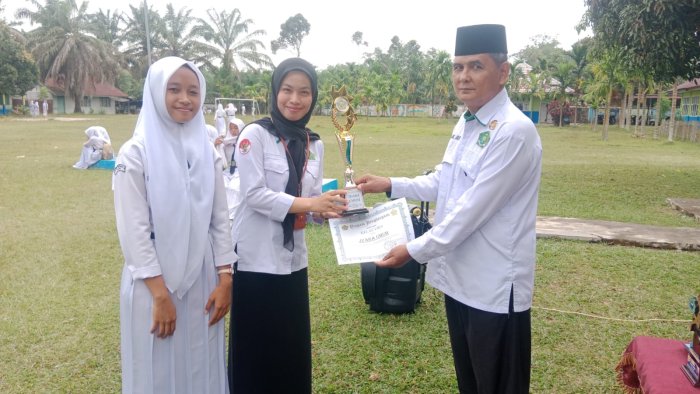 Kepala MTsN 5 Tebo Resmi Menutup MTQ Ke 1,dan Penyerahan Piala dan Piagam Penghargaan Kepala MTsN 5 Tebo Resmi Menutup MTQ Ke 1,dan Penyerahan Piala dan Piagam Penghargaan