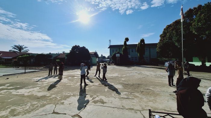 Seru dan Penuh Keceriaan, Lomba Lompat Suit Meriahkan Class Meeting MTsN 2 Bungo
