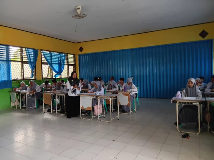 Guru Piket MAN 2 Tebo Konsisten Kontrol Kehadiran Guru dan Siswa Guru Piket MAN 2 Tebo Konsisten Kontrol Kehadiran Guru dan Siswa