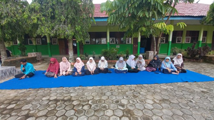 MAN 2 Bungo Gelar Kegiatan Yasinan Rutin Hari Jumat untuk Tingkatkan Keimanan Siswa MAN 2 Bungo Gelar Kegiatan Yasinan Rutin Hari Jumat untuk Tingkatkan Keimanan Siswa