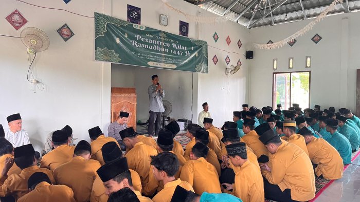 Semarak Ramadan di MAN 1 Tanjabtim: Pesantren Kilat 3 Hari Ditutup dengan Aksi Berbagi Takjil Gratis Semarak Ramadan di MAN 1 Tanjabtim: Pesantren Kilat 3 Hari Ditutup dengan Aksi Berbagi Takjil Gratis