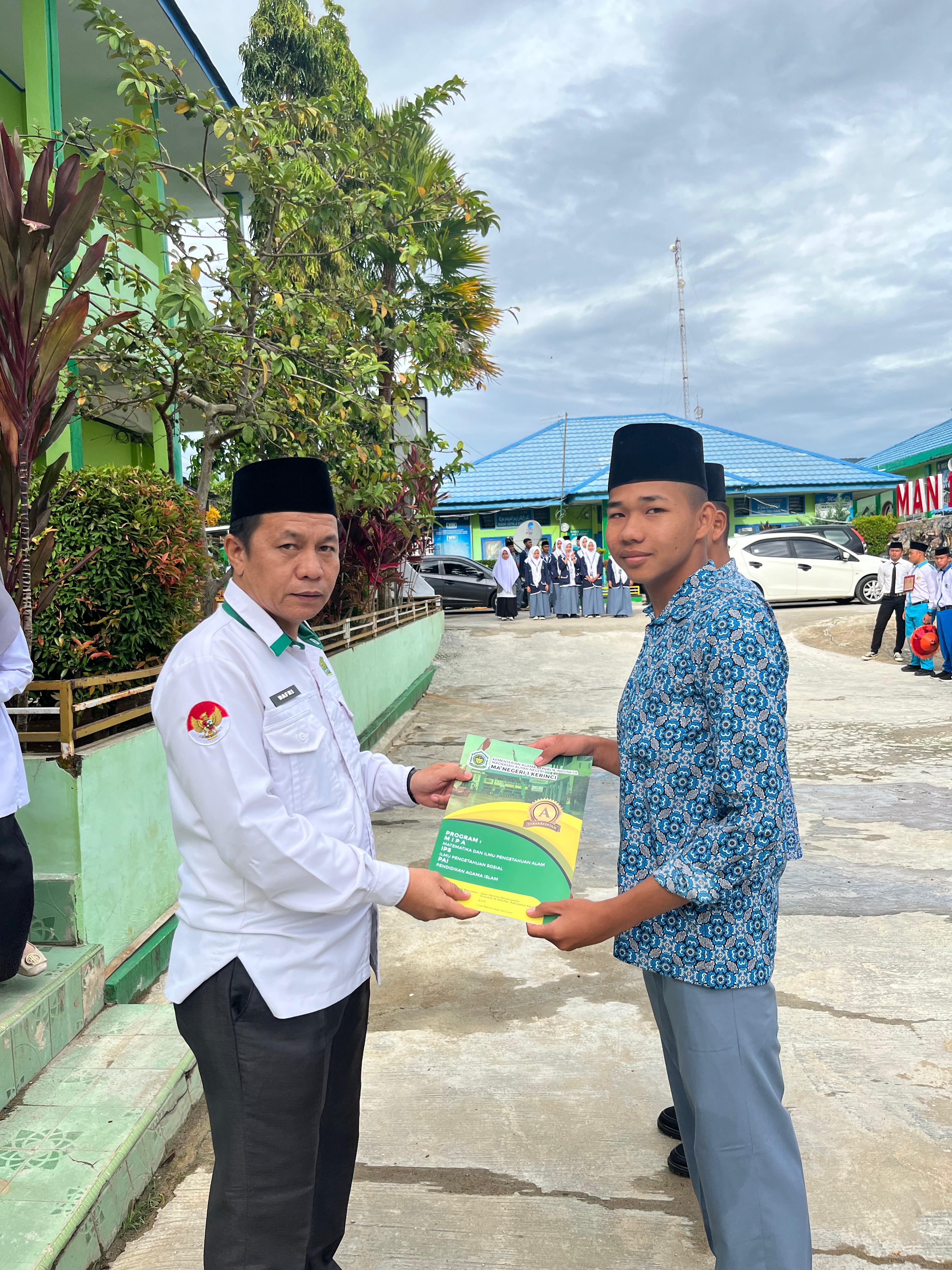 Dua Siswa MAN 1 Kerinci Terpilih sebagai Anggota Paskibraka Kabupaten Kerinci Tahun 2025