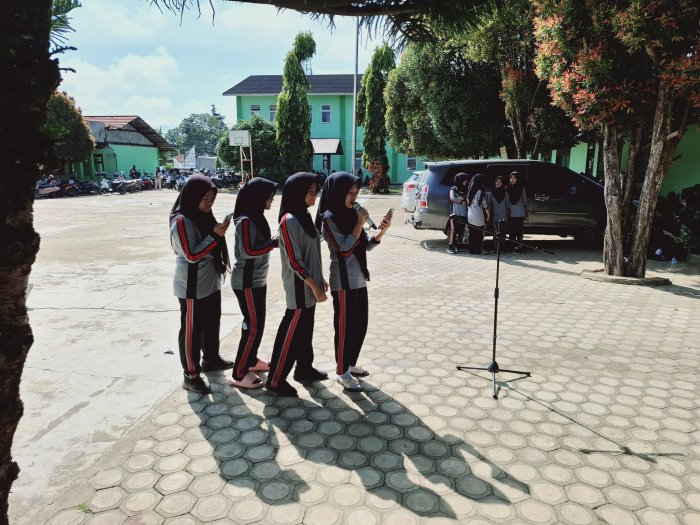 Class Meeting MTsN 2 Bungo: Lomba Sambung Lagu Antar Kelas Berlangsung Seru dan Meriah Class Meeting MTsN 2 Bungo: Lomba Sambung Lagu Antar Kelas Berlangsung Seru dan Meriah