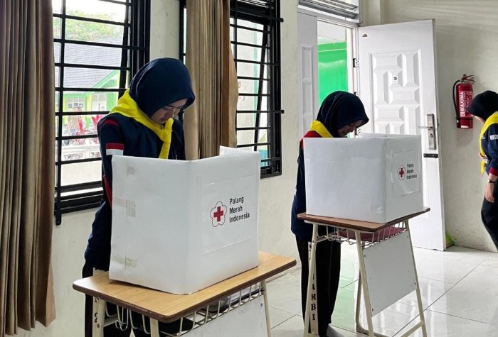 Zahratus Syita dan Adila Safira N. Bersaing dalam Pemilihan Ketua PMR MAN 2 Kota Jambi Zahratus Syita dan Adila Safira N. Bersaing dalam Pemilihan Ketua PMR MAN 2 Kota Jambi