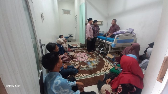 Kepala Urusan TU MAN 2 Bungo, Mahbub Junaidi, S.Pd.I, Jenguk Guru yang Sedang Dirawat di RS Jabal Rahmah Kepala Urusan TU MAN 2 Bungo, Mahbub Junaidi, S.Pd.I, Jenguk Guru yang Sedang Dirawat di RS Jabal Rahmah