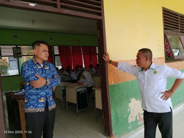 Pastikan KBM Berjalan Optimal, PLH Kepala Madrasah Firdaus Roni Lakukan Kontrol Mendadak ke Kelas Pastikan KBM Berjalan Optimal, PLH Kepala Madrasah Firdaus Roni Lakukan Kontrol Mendadak ke Kelas