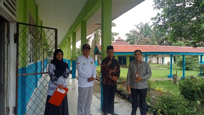 Tingkatkan Mutu Pendidikan, Pengawas Madrasah Monitoring Asesmen di MTsN 5 Tebo