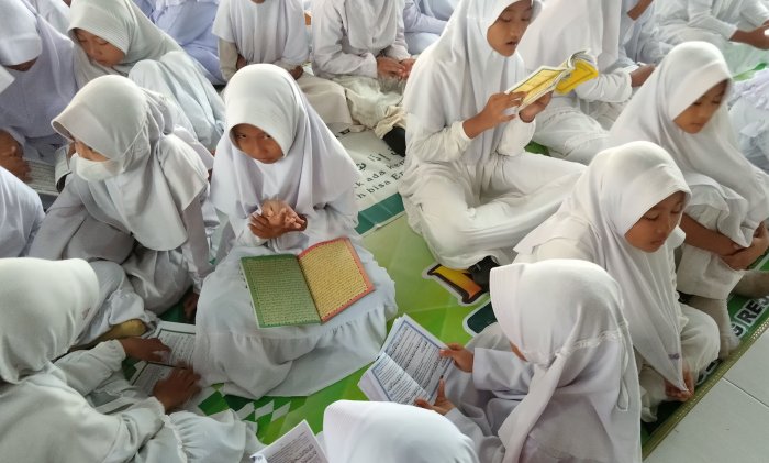 Min 3 Tebo Gelar Pembiaasaan Jumat Pagi Ramadhan Dengan Membaca Surat Yasin Min 3 Tebo Gelar Pembiaasaan Jumat Pagi Ramadhan Dengan Membaca Surat Yasin