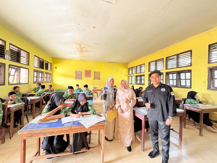 Mahasiswa UMMUBA, Jalani Ujian Praktik Mengajar TIK Disupervisi Dosen dan Guru Pamong Mahasiswa UMMUBA, Jalani Ujian Praktik Mengajar TIK Disupervisi Dosen dan Guru Pamong