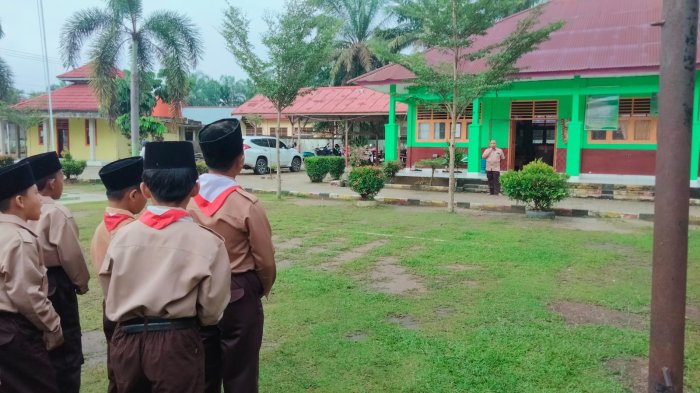 Kegiatan Pembiasaan Pagi, Siswa Latih Bacaan Surat Pendek Dipimpin Bapak Nurrochim, S.Pd.I