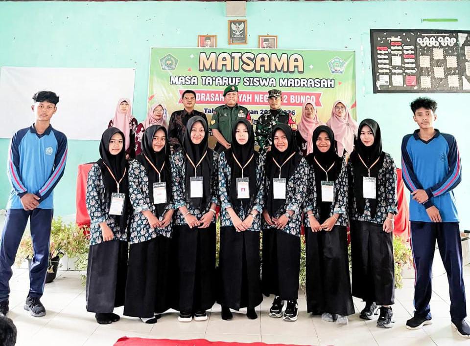 Cinta terhadap NKRI, anti kekerasan dan penyalah gunaan NAPZA Materi MATSAMA oleh Babinsa Koramil 416-06 Muara Bungo di MAN 2 Bungo Cinta terhadap NKRI, anti kekerasan dan penyalah gunaan NAPZA Materi MATSAMA oleh Babinsa Koramil 416-06 Muara Bungo di MAN 2 Bungo