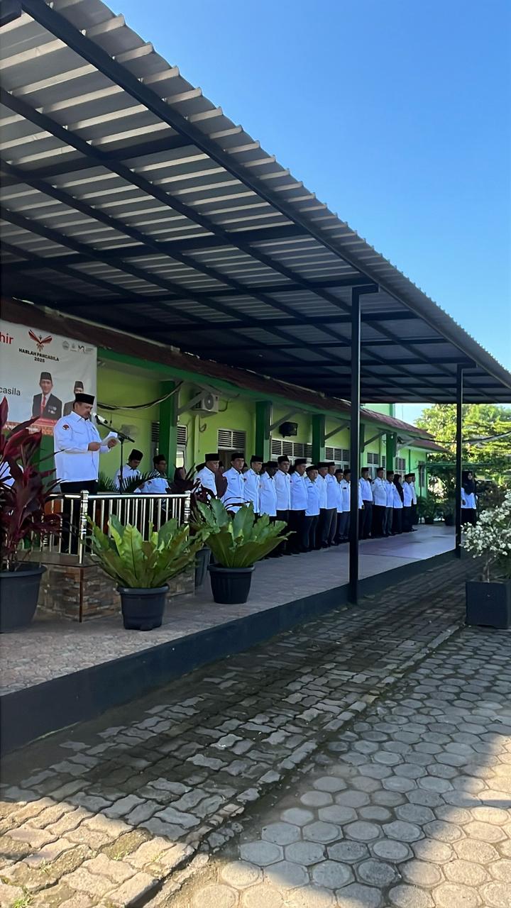 Upacara Gabungan Guru RA, MI, MTs, dan MA se-Kota Jambi Peringati Hari Lahir Pancasila: Bekali Siswa dengan Pancasila untuk Hadapi Era Global